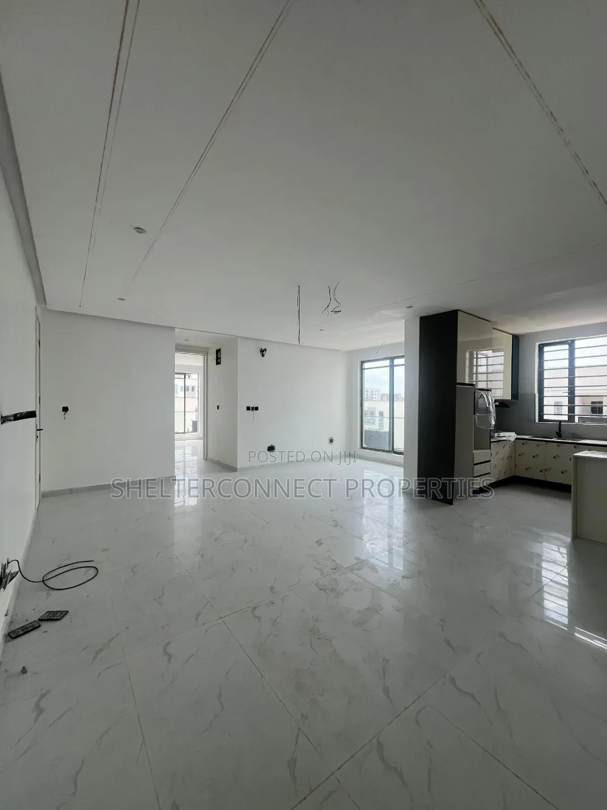 3bdrm Apartment in Lekki Phase 1 for sale