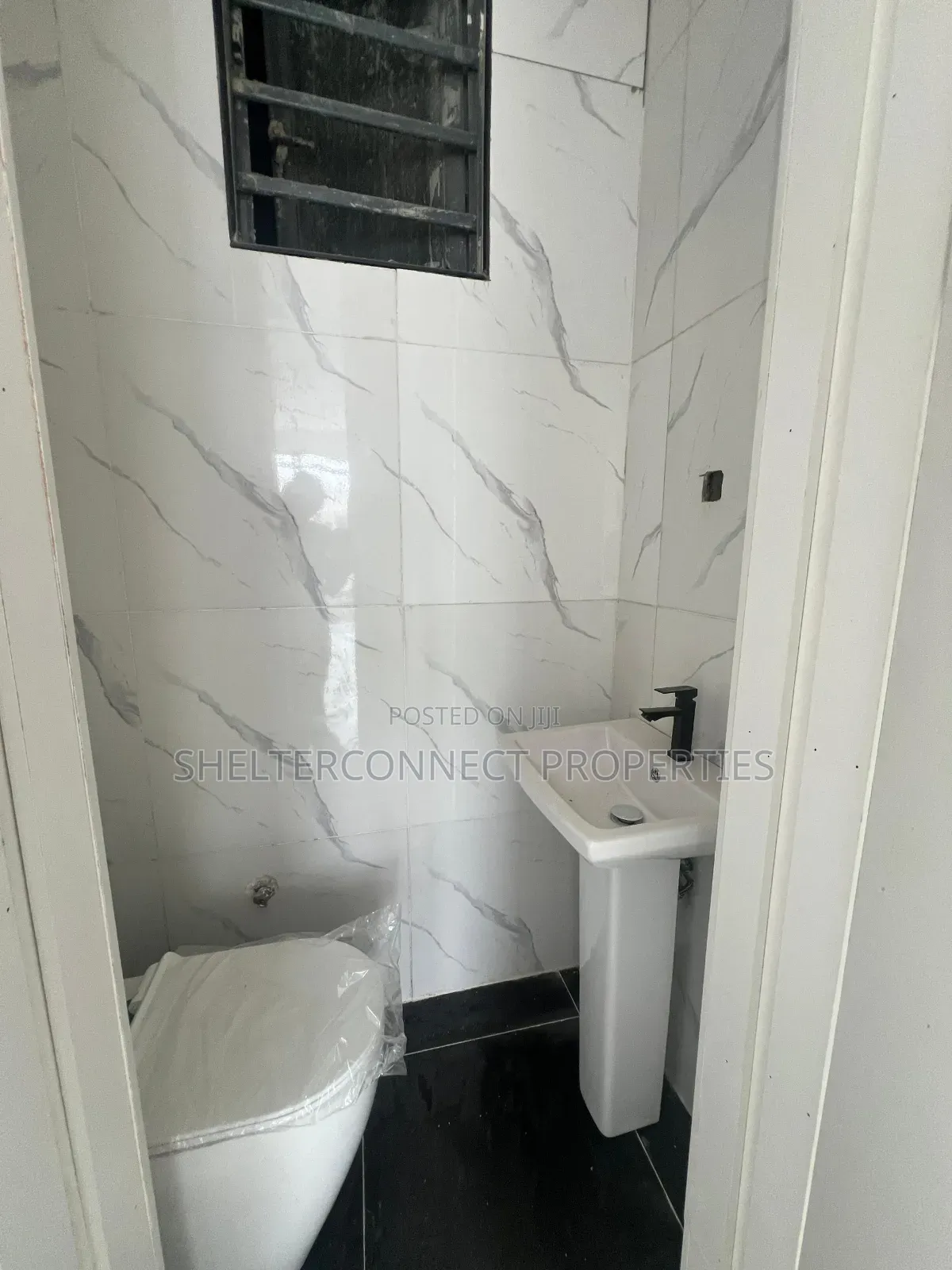 3bdrm Apartment in Lekki Phase 1 for sale