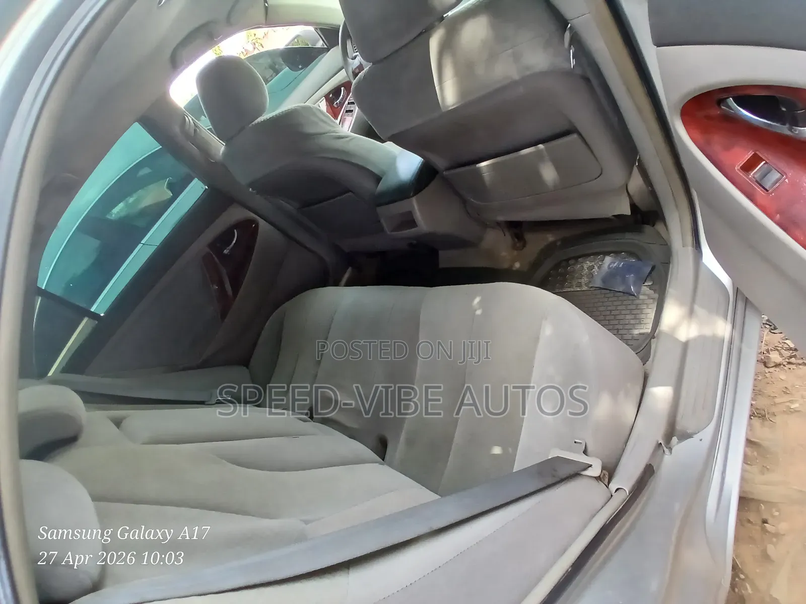 Toyota Camry Base 4dr Sedan (2.5L 4cyl 6M) 2010 Silver