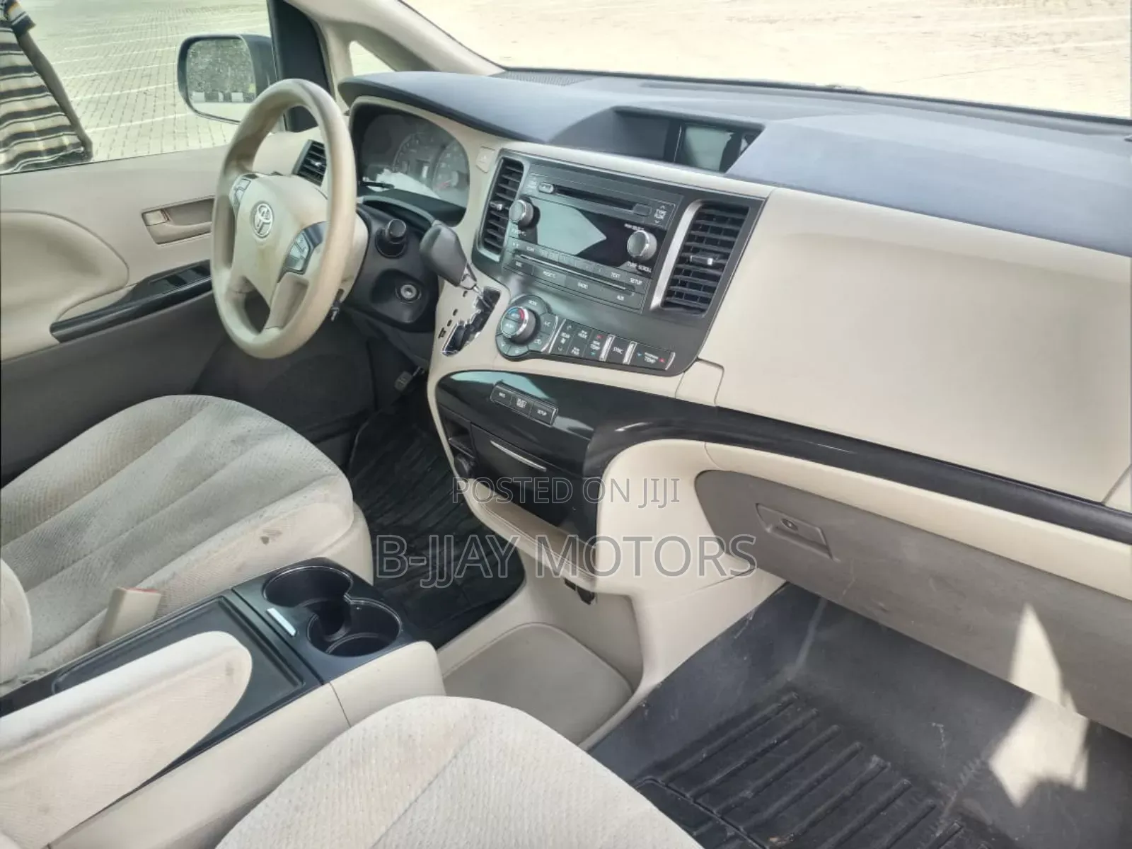 Toyota Sienna LE 7-Passenger Mobility 4dr Minivan (3.5L 6cyl 6A) 2015