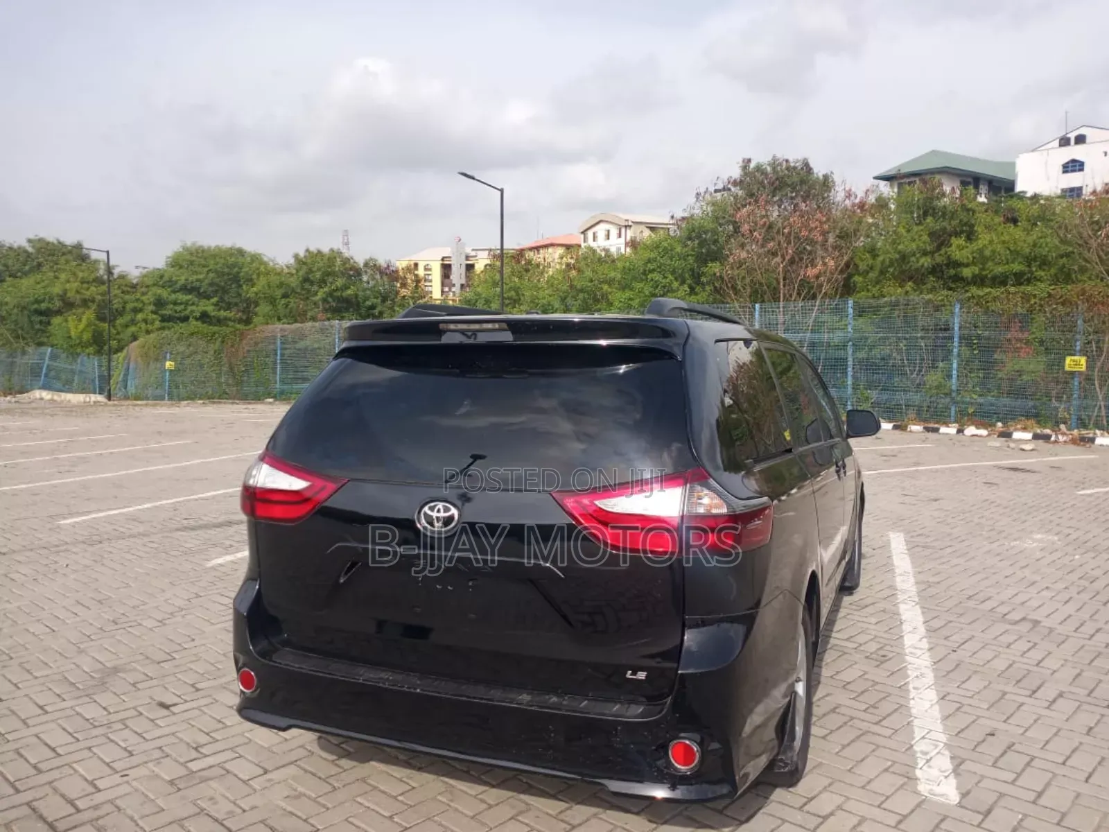 Toyota Sienna LE 7-Passenger Mobility 4dr Minivan (3.5L 6cyl 6A) 2015