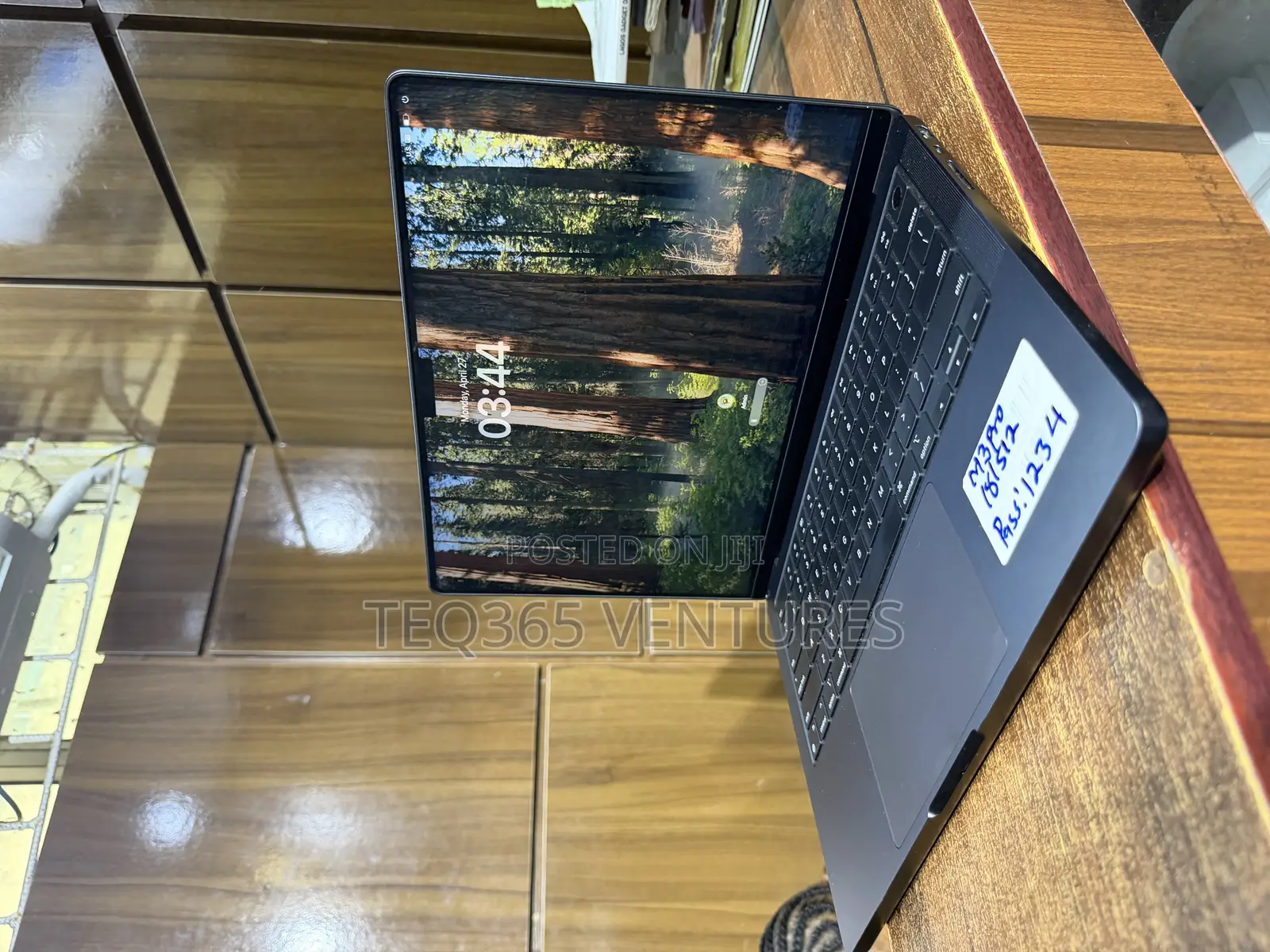 Apple MacBook Pro 2023 M3 Pro 14-inch 18GB Apple M3 Pro SSD 512GB