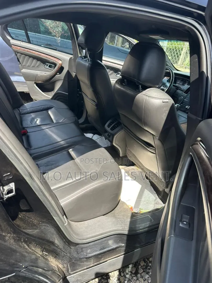 Ford Taurus 4dr Sedan 2016 Black