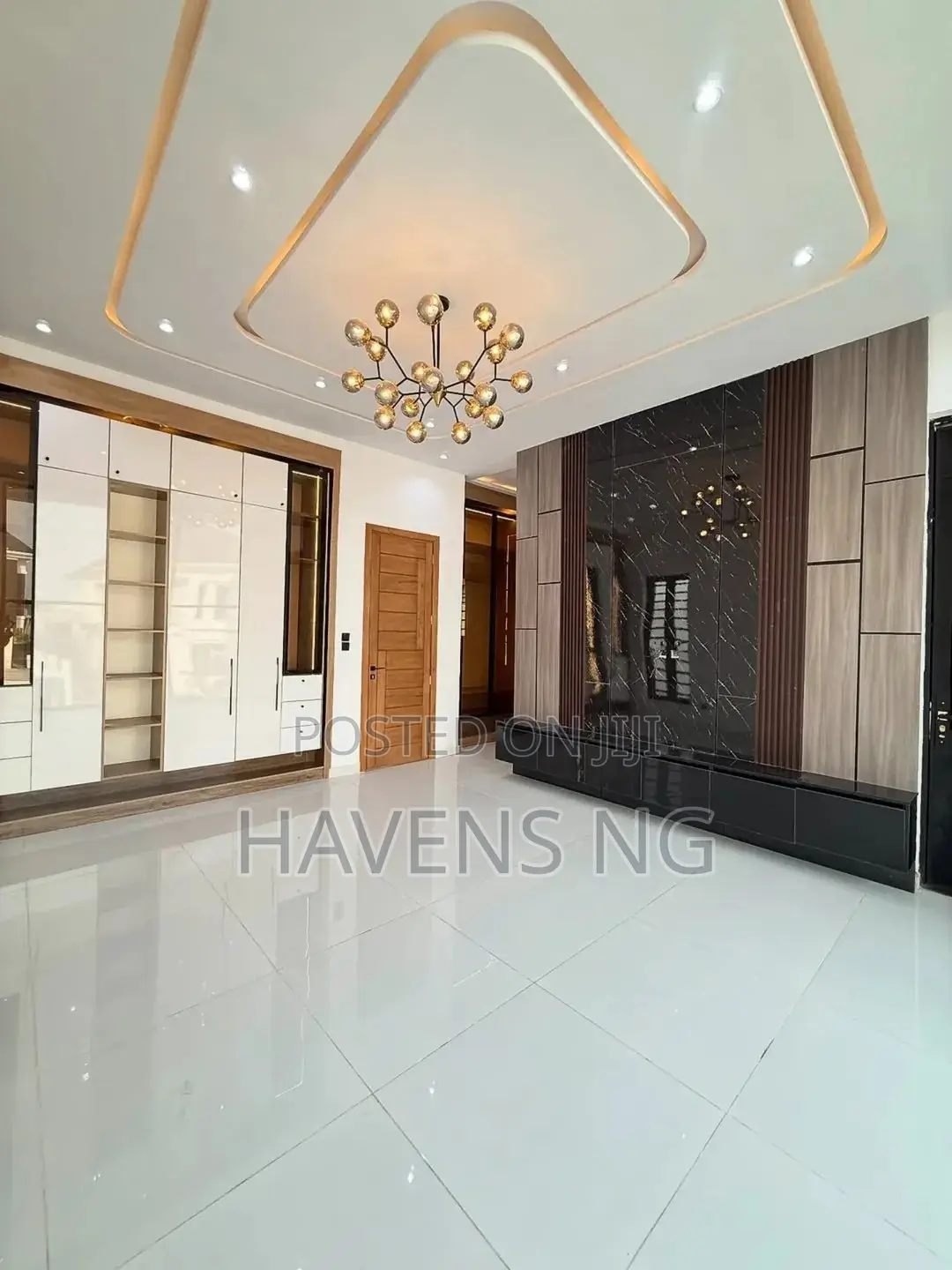5bdrm Duplex in Ikota for sale