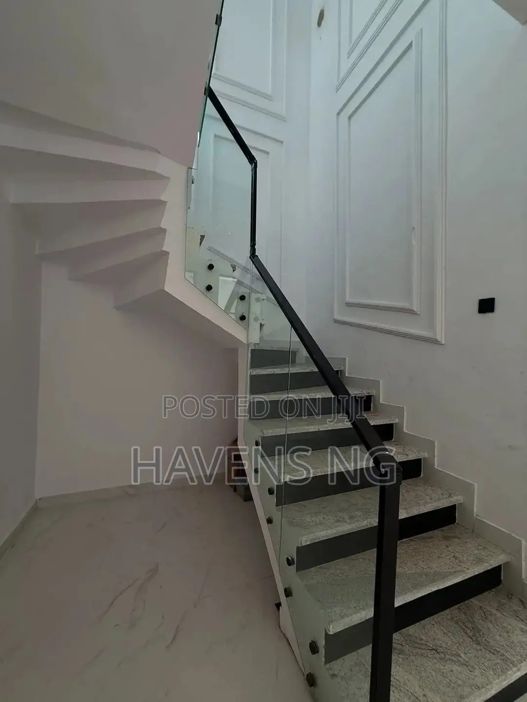 5bdrm Duplex in Ikota for sale