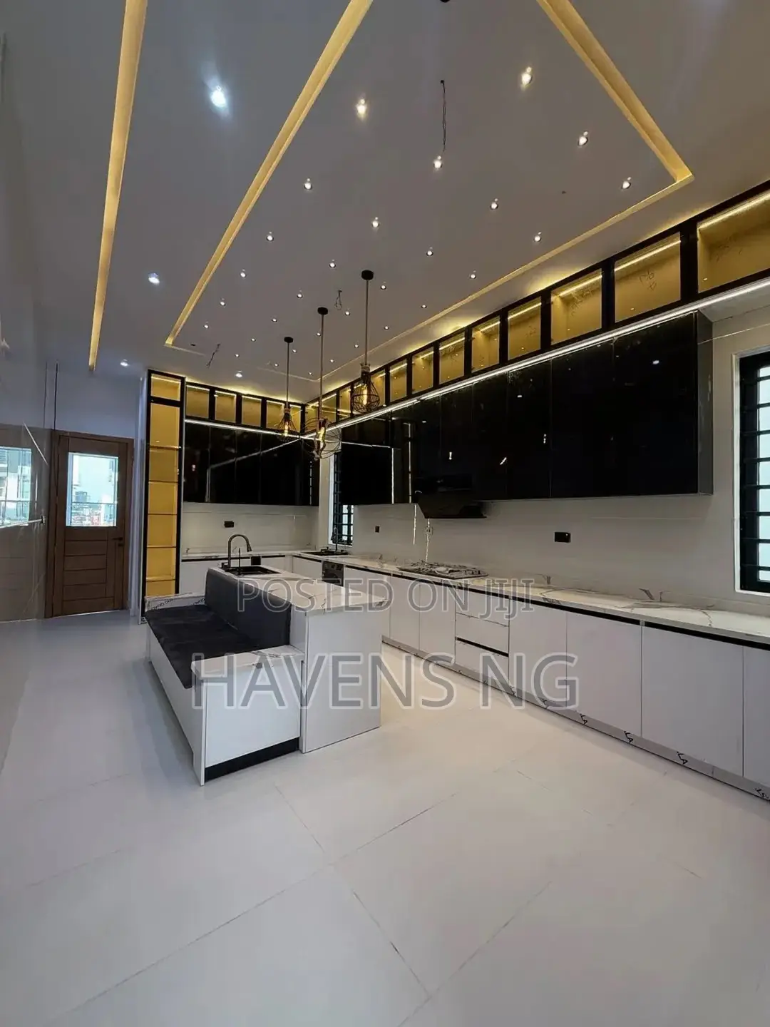5bdrm Duplex in Ikota for sale