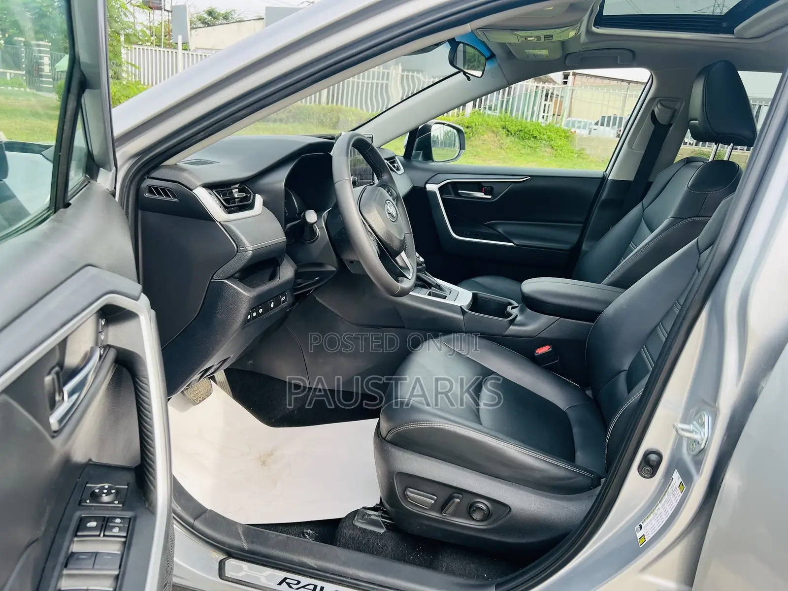 Toyota RAV4 XLE Premium AWD 2024 Silver