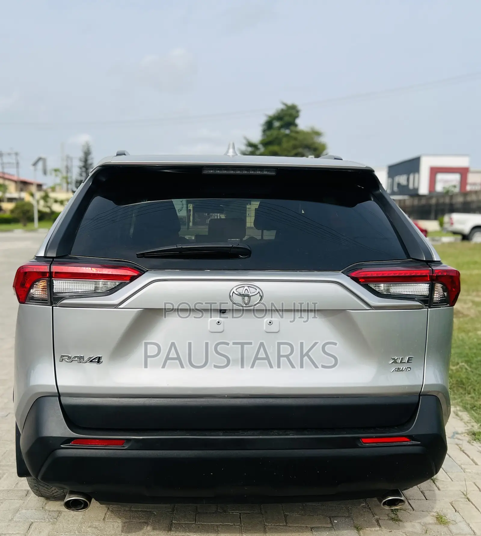 Toyota RAV4 XLE Premium AWD 2024 Silver