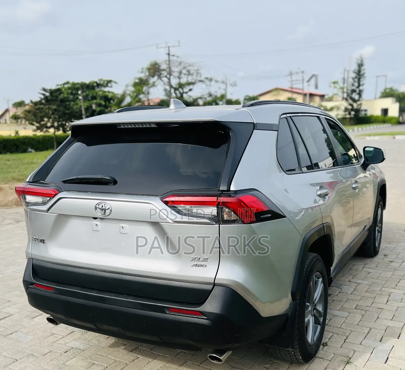 Toyota RAV4 XLE Premium AWD 2024 Silver