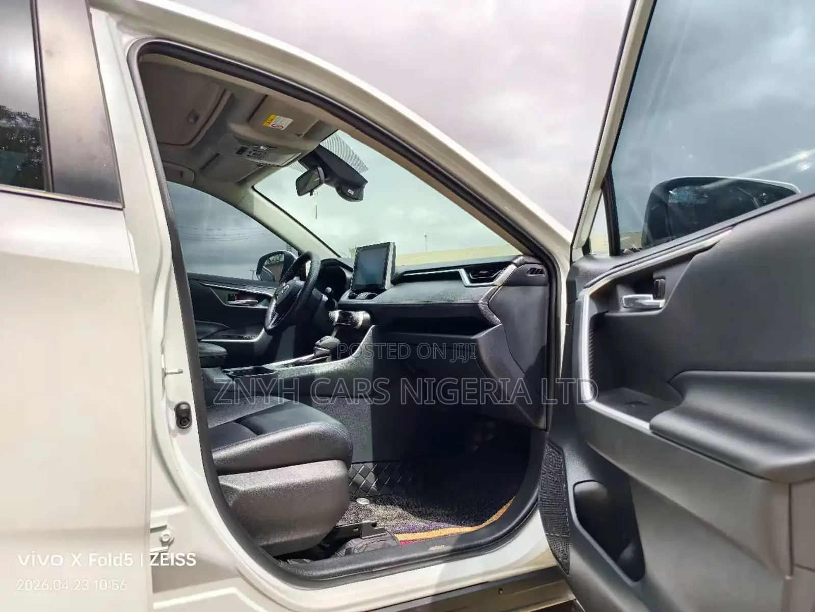Toyota RAV4 2021 White