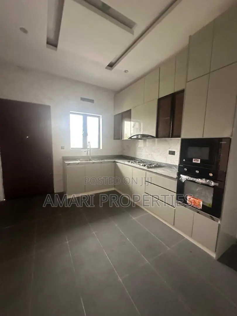 3bdrm Block of Flats in Victoria Island for rent