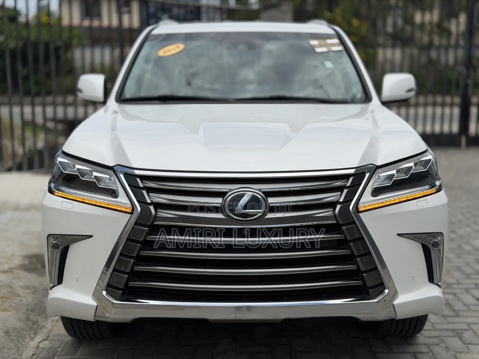 Lexus LX 570 AWD 2016 White