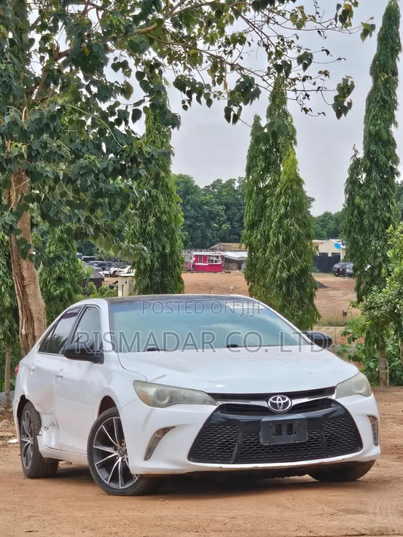 Toyota Camry XSE 4dr Sedan (2.5L 4cyl 6A) 2015 White