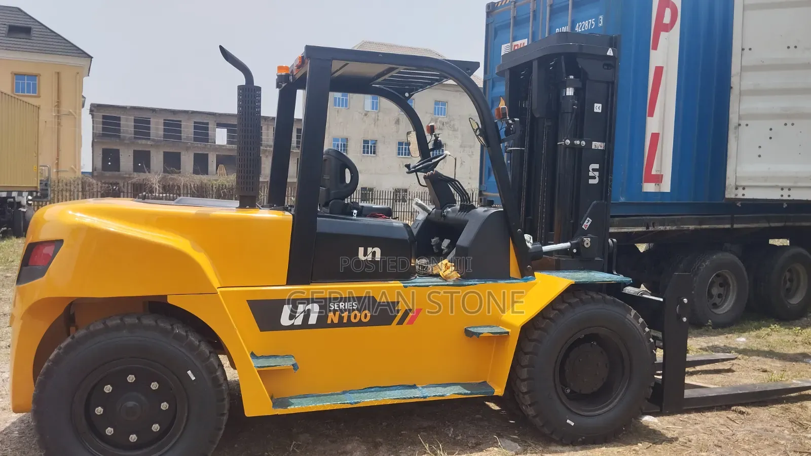 Un N100 Series 10-Ton Diesel Forklift.