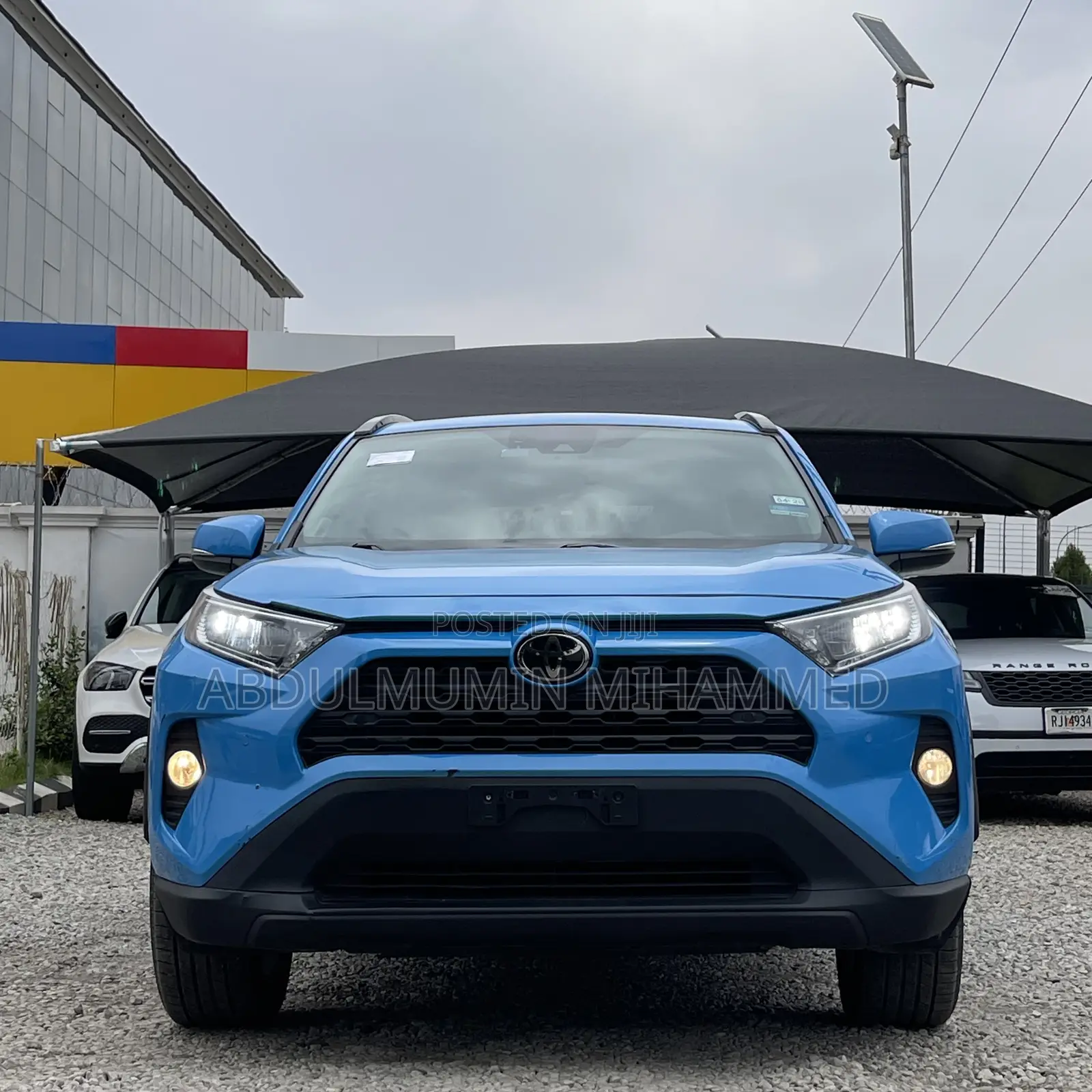 Toyota RAV4 XLE 2021 Blue