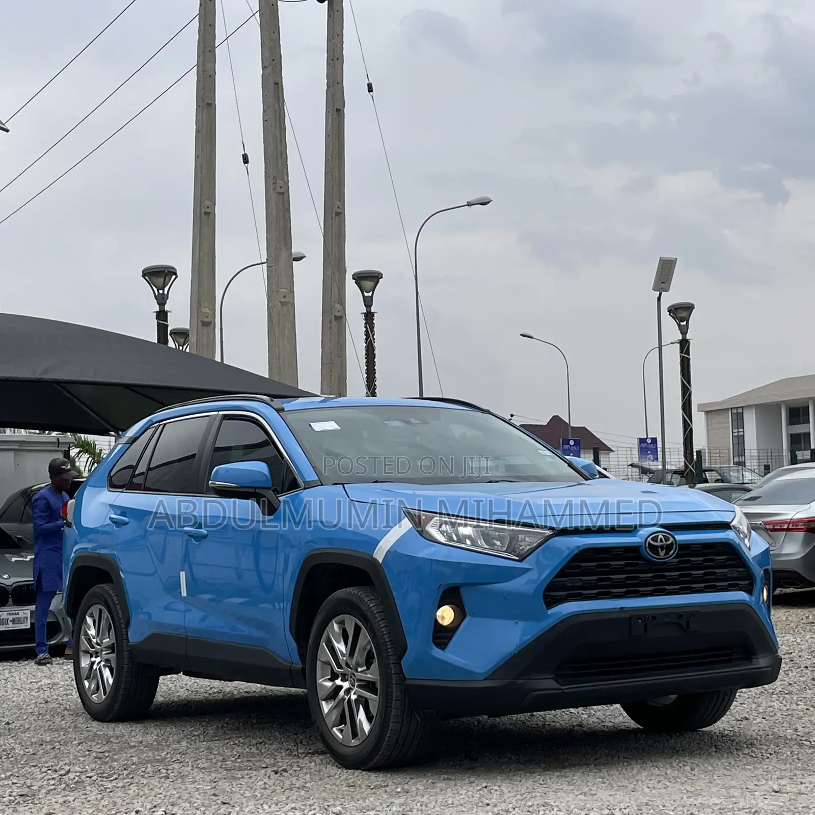Toyota RAV4 XLE 2021 Blue