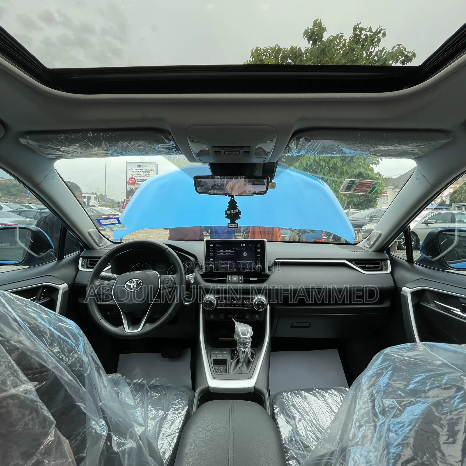 Toyota RAV4 XLE 2021 Blue