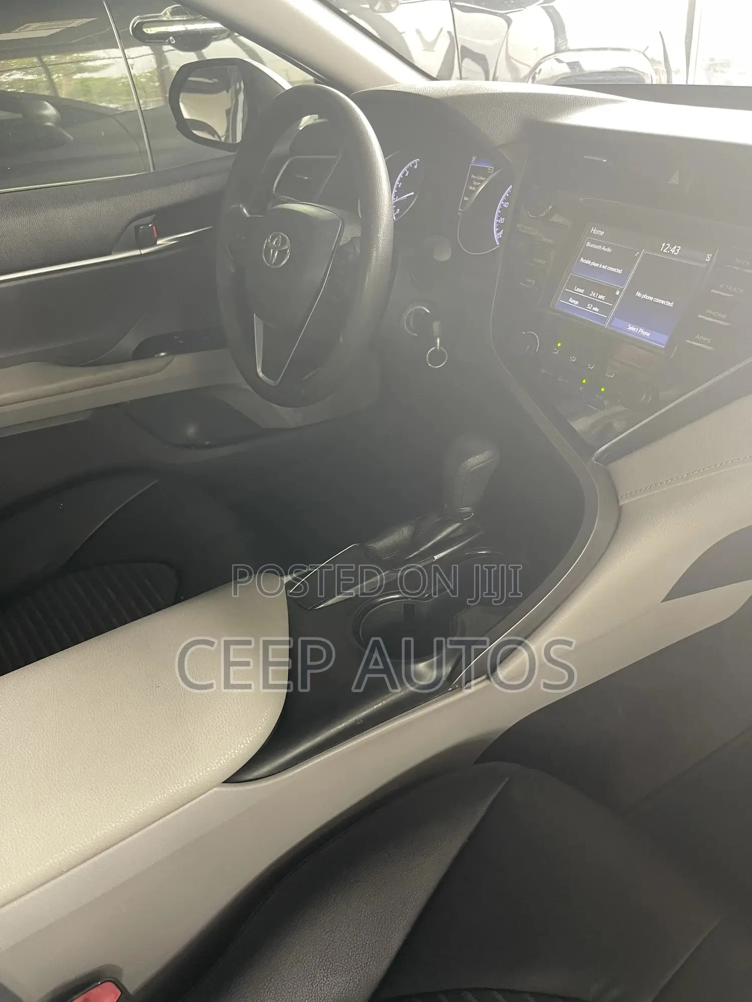 Toyota Camry 2018 Silver