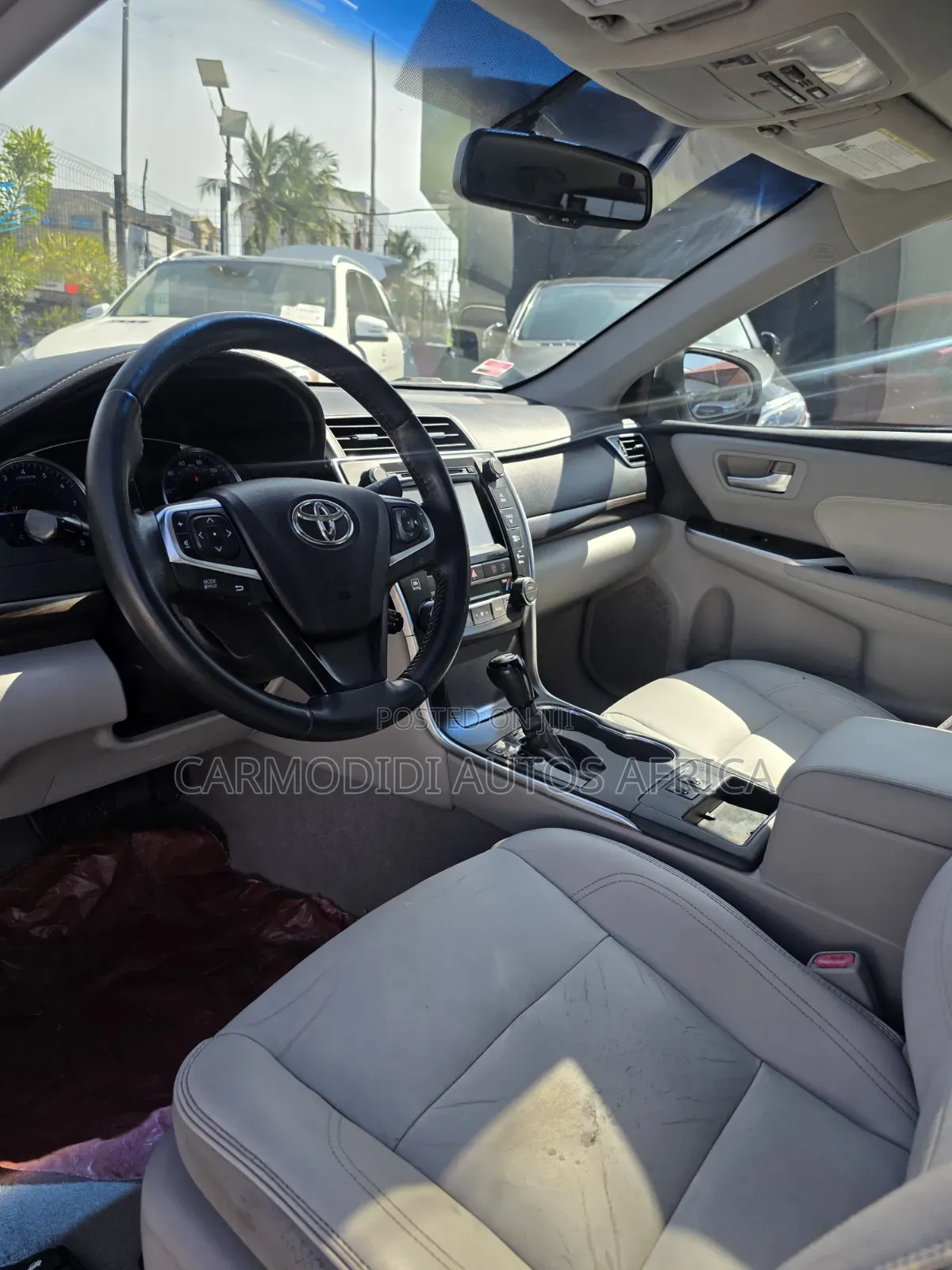 Toyota Camry XLE V6 4dr Sedan (3.6L 6cyl 6A) 2016 White