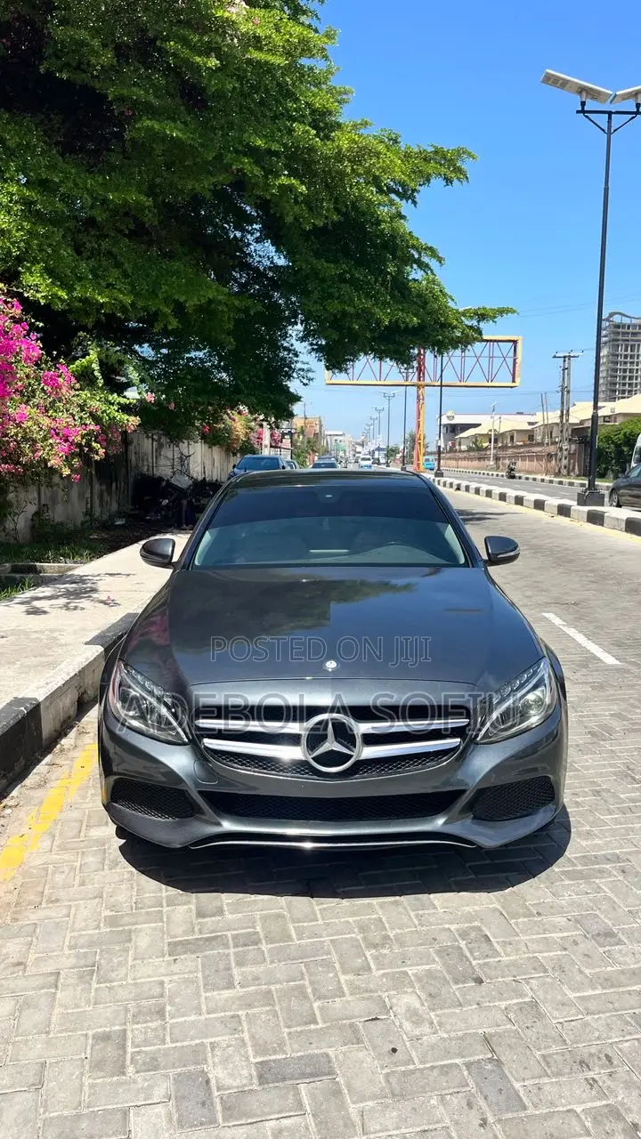 Mercedes-Benz C300 Luxury 4matic Sedan AWD (2.0L 4cyl 7A) 2017 Gray