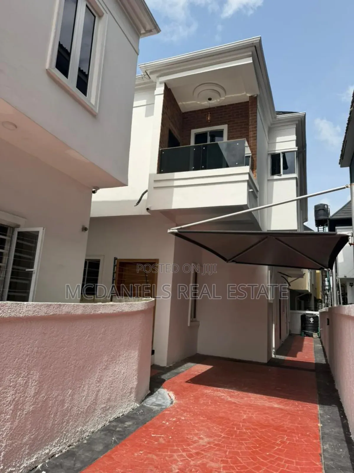 4bdrm Duplex in Chevron for sale