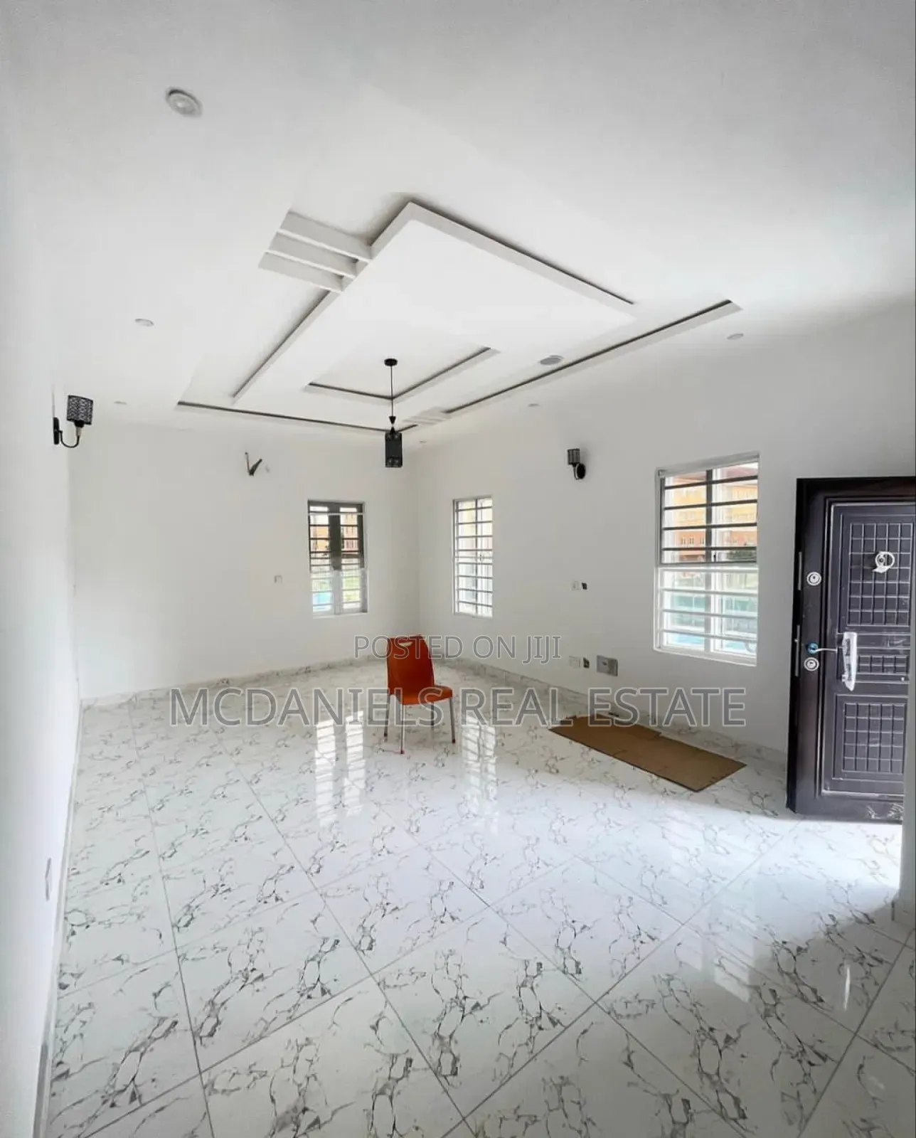 4bdrm Duplex in Chevron for sale