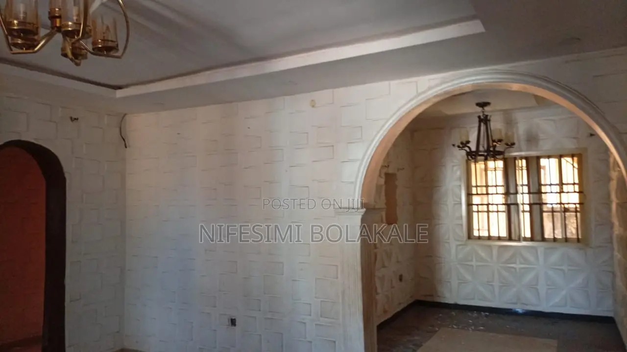 4bdrm Bungalow in Akuru Hassan Block for sale
