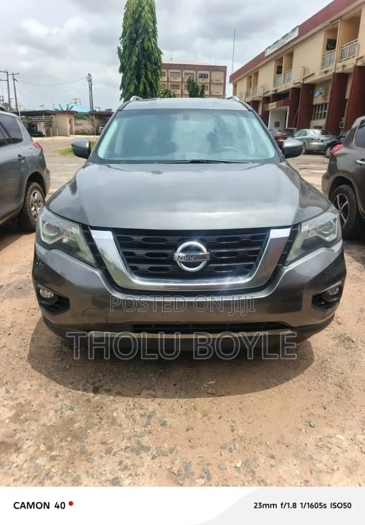 Nissan Pathfinder SV 4dr 4x4 (3.5L 6cyl) 2017 Gray