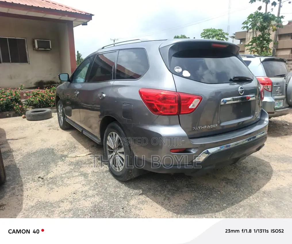 Nissan Pathfinder SV 4dr 4x4 (3.5L 6cyl) 2017 Gray