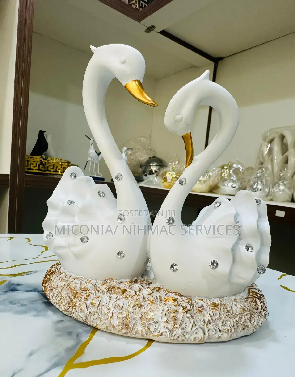 Luxury Crystal Swan Couple Figurine