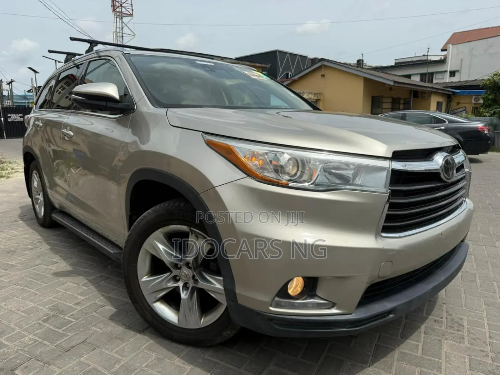 Toyota Highlander Limited Platinum 4dr SUV AWD (3.5L 6cyl 6A) 2015 Gold