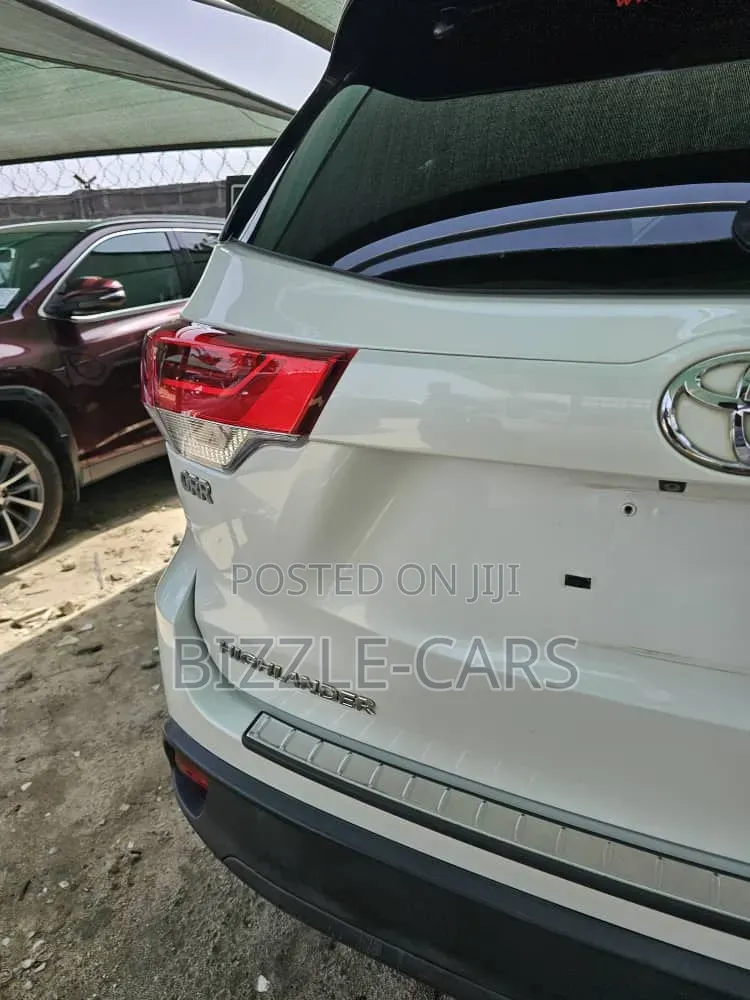 Toyota Highlander XLE V6 4x4 (3.5L 6cyl 6A) 2016 White