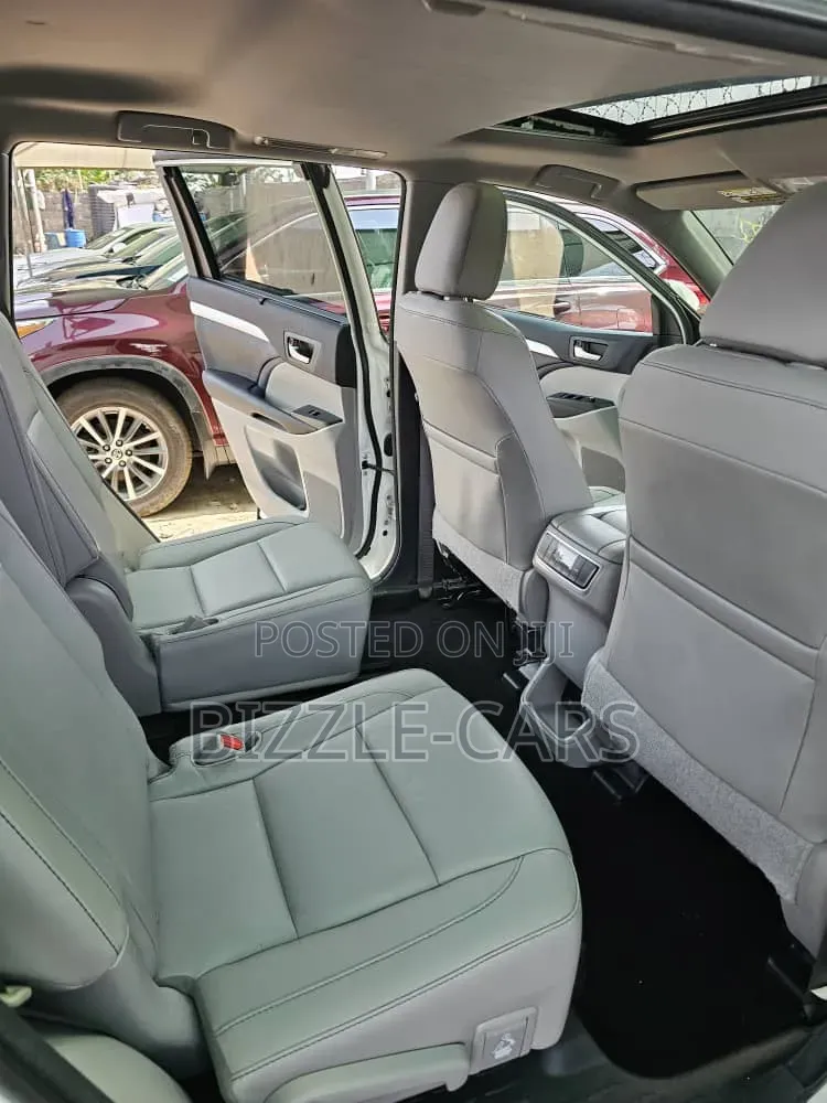 Toyota Highlander XLE V6 4x4 (3.5L 6cyl 6A) 2016 White