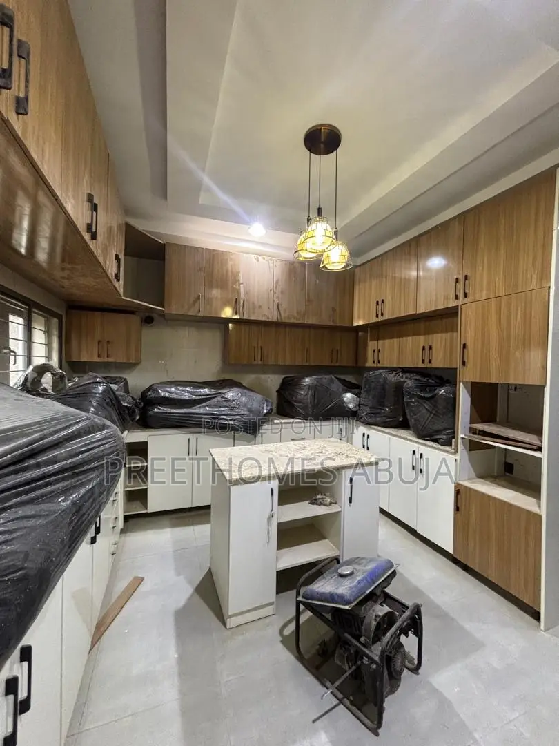 5 Bedrooms Fully Detached Duplex for Sale