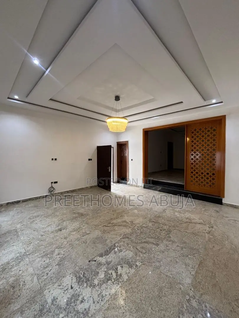 5 Bedrooms Fully Detached Duplex for Sale