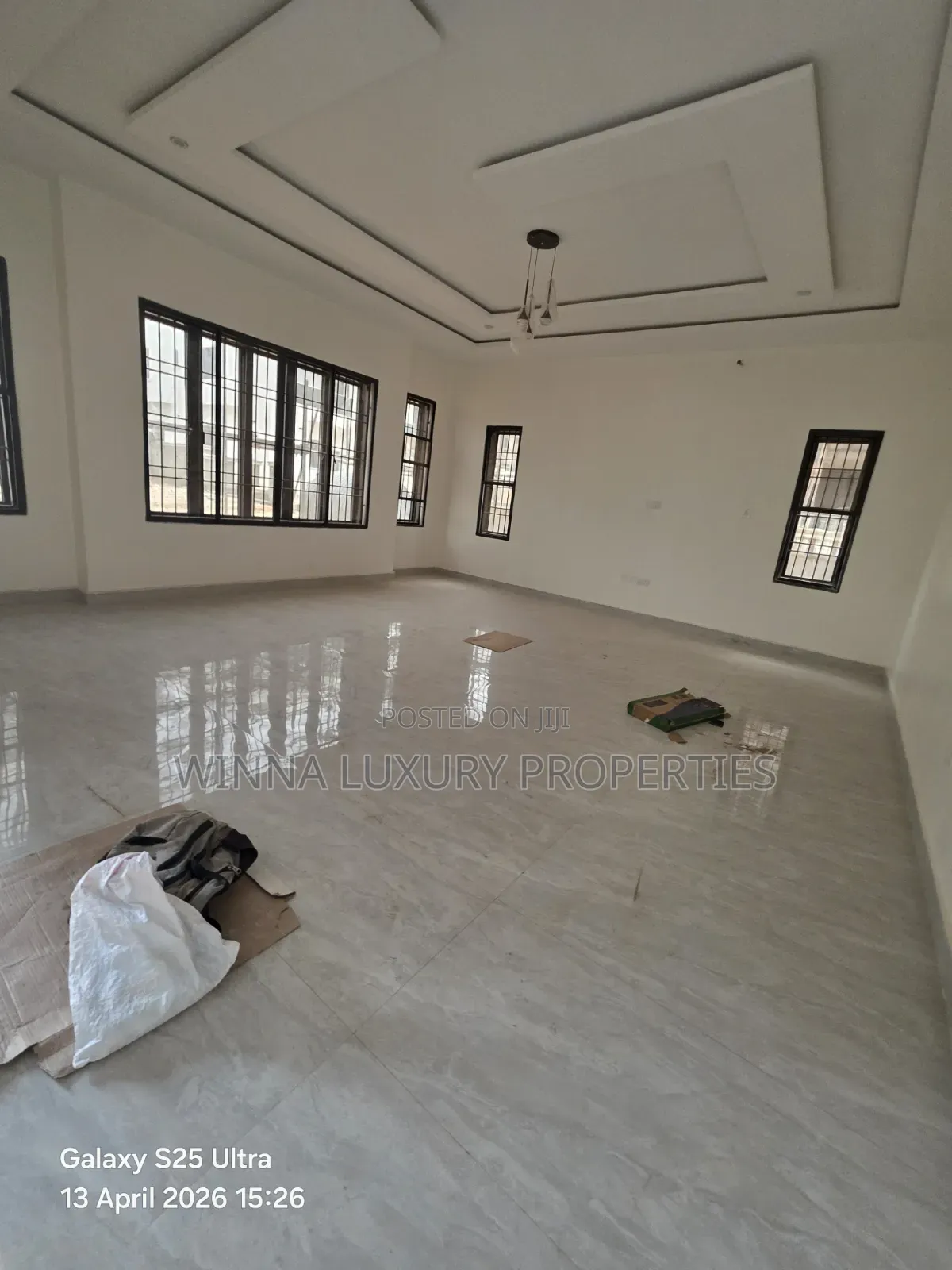 6bdrm Mansion in Nut, Opposite River, Lugbe District for sale
