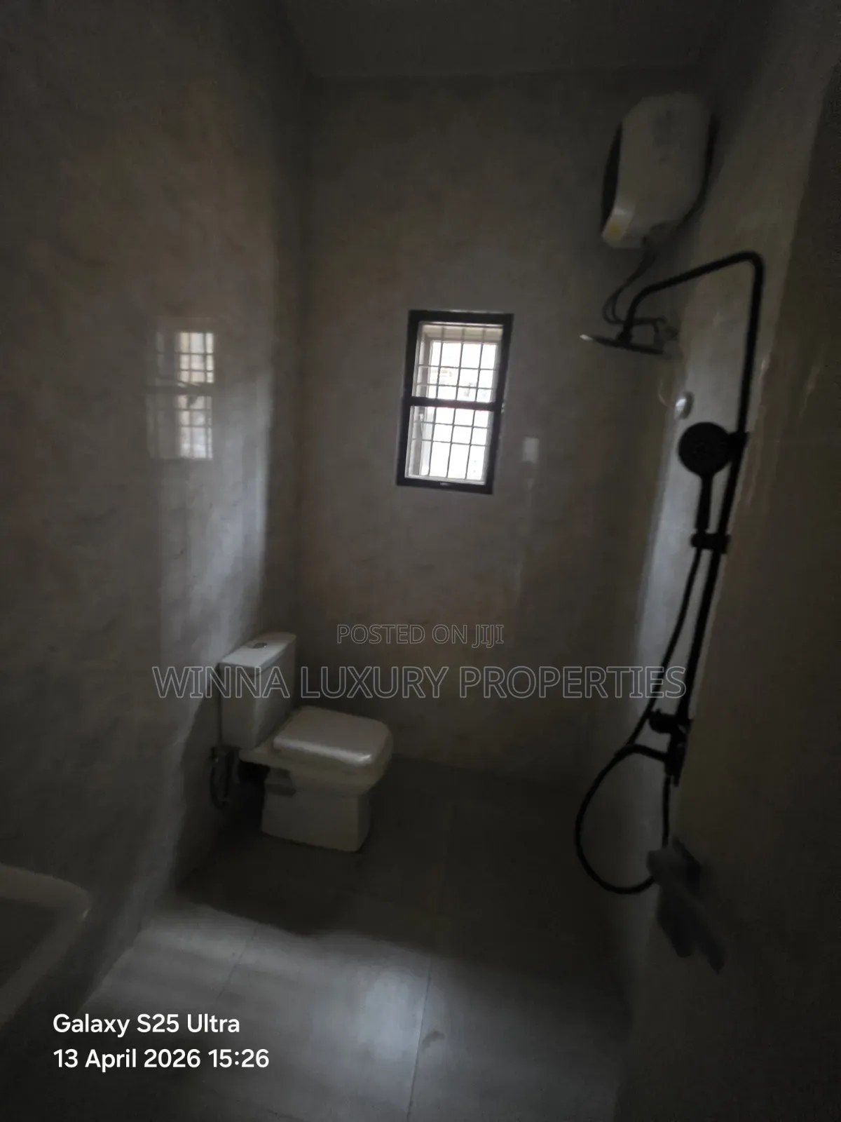 6bdrm Mansion in Nut, Opposite River, Lugbe District for sale