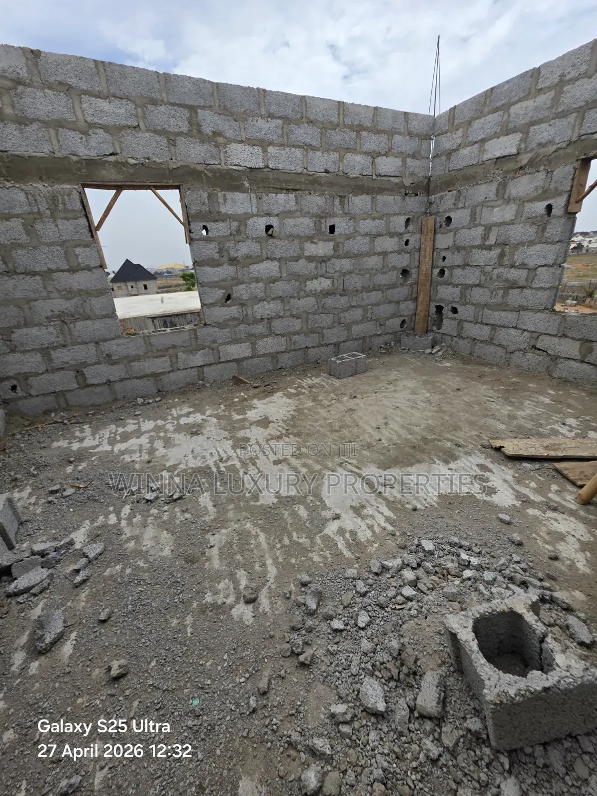 4bdrm Duplex in Sabon Lugbe for sale