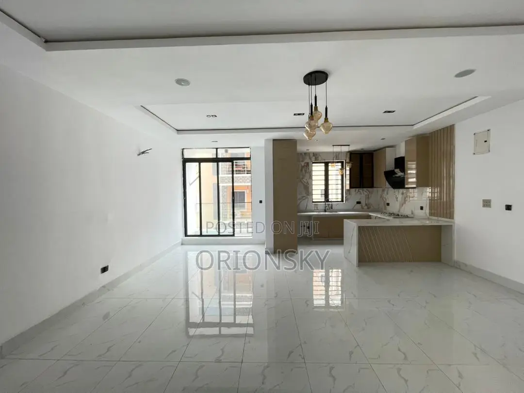Furnished 2bdrm Block of Flats in Freedom Way, Lekki Phase 2 for sale