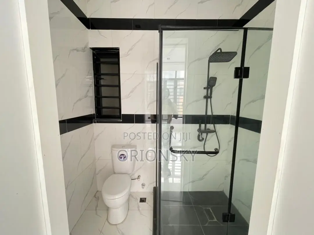 Furnished 2bdrm Block of Flats in Freedom Way, Lekki Phase 2 for sale