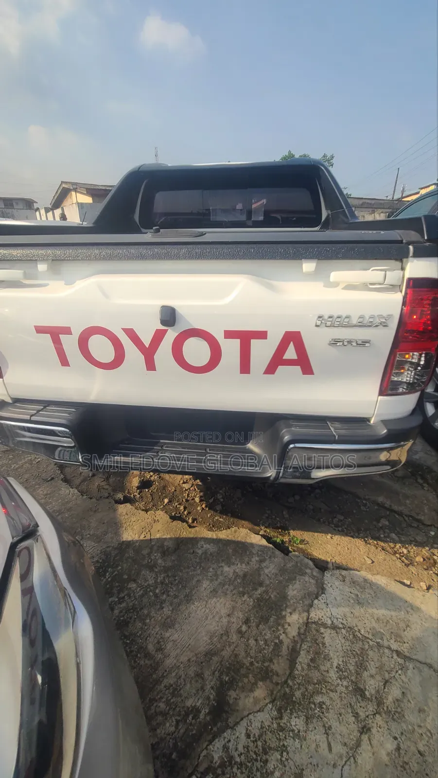 Toyota Hilux 2023 White