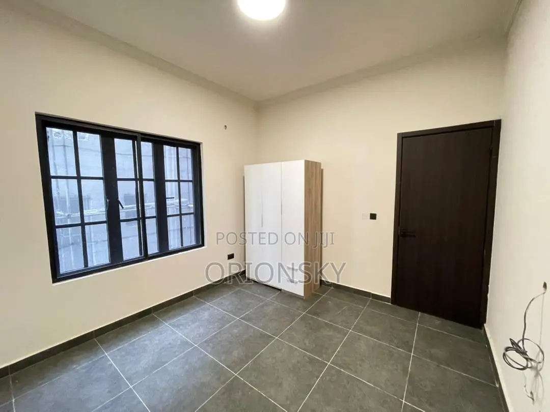 Furnished 1bdrm Block of Flats in Freedom Way, Lekki Phase 1 for sale