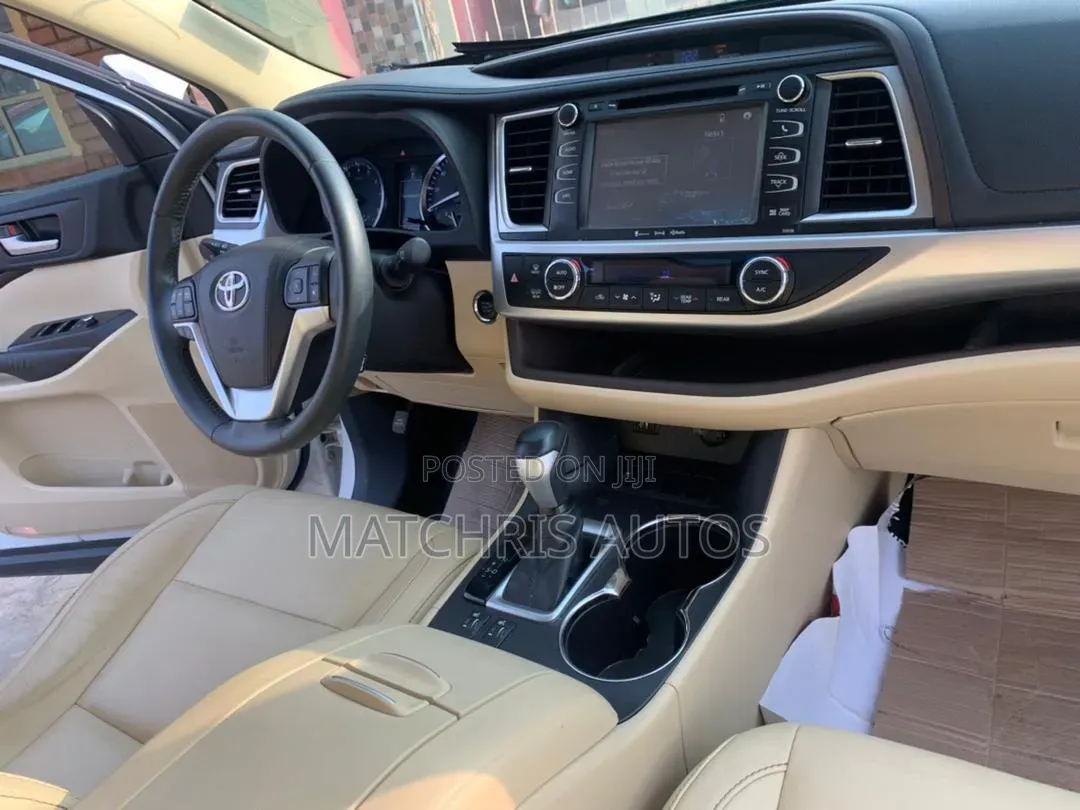Toyota Highlander XLE V6 4x2 (3.5L 6cyl 6A) 2016 White