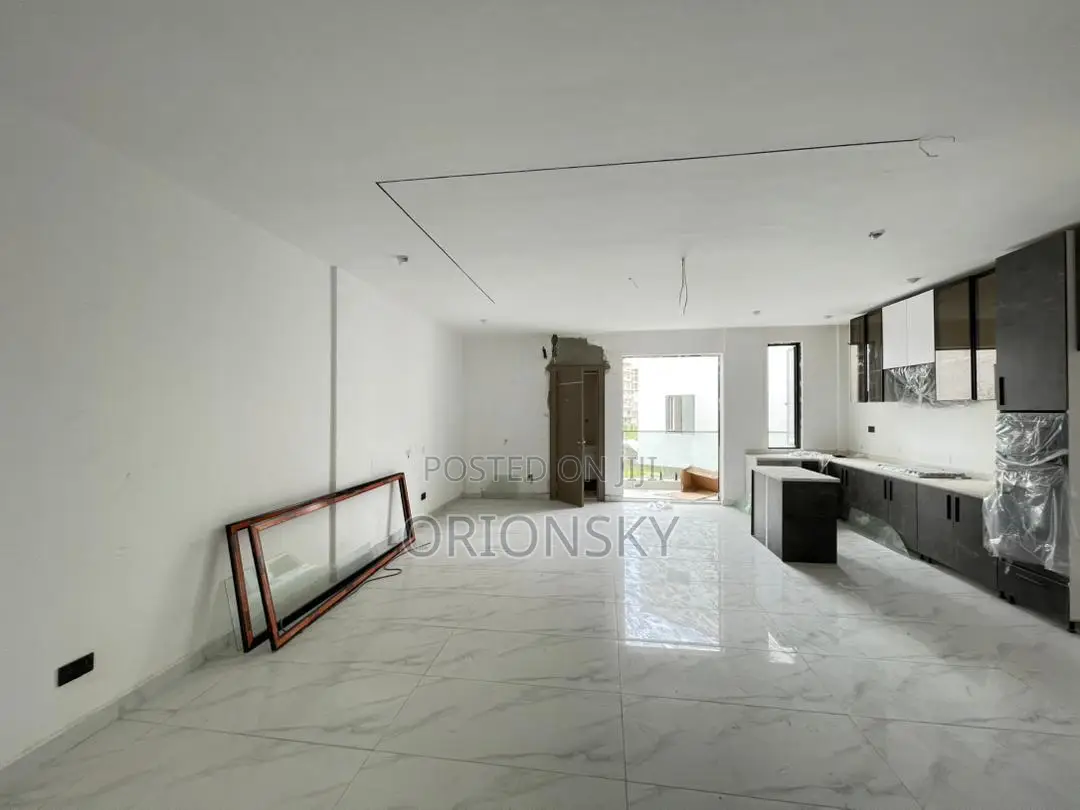 2bdrm Apartment in Freedom Way, Lekki Phase 1 for sale