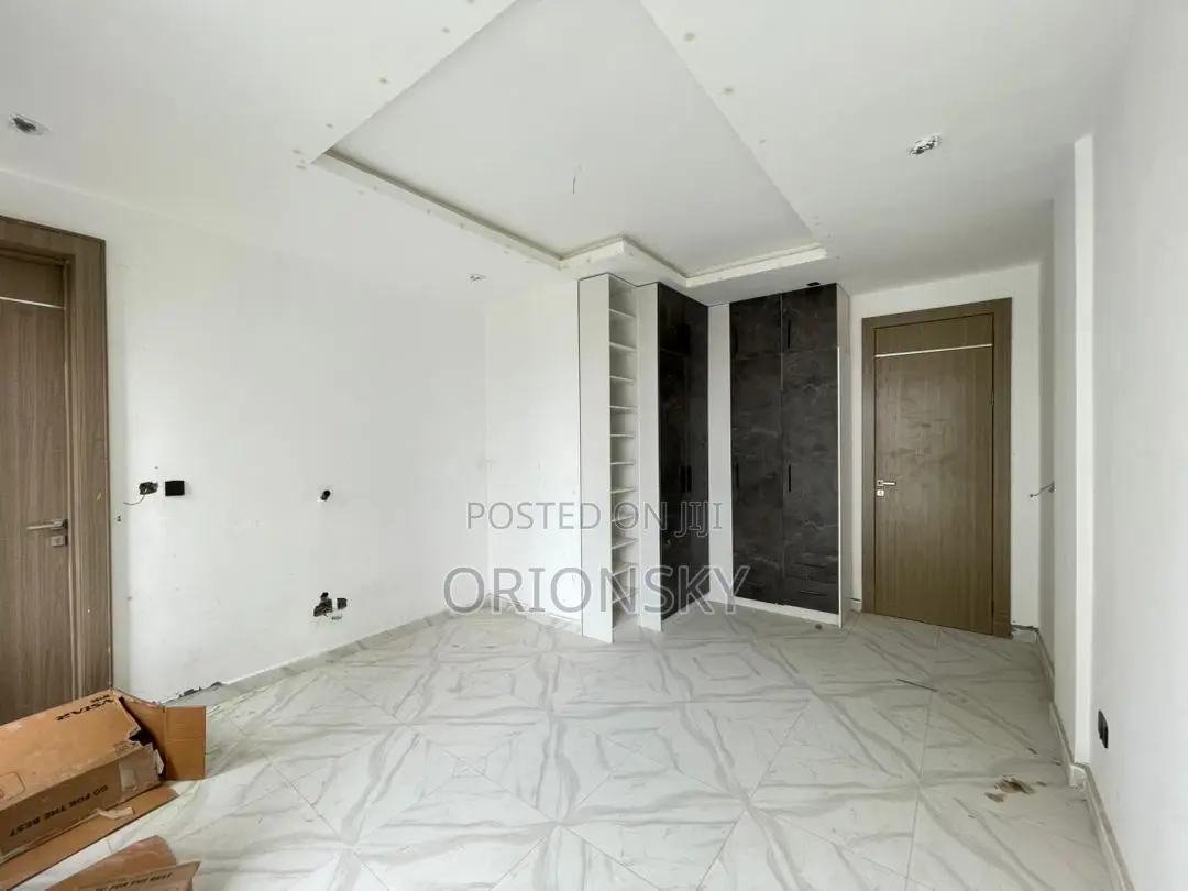 2bdrm Apartment in Freedom Way, Lekki Phase 1 for sale