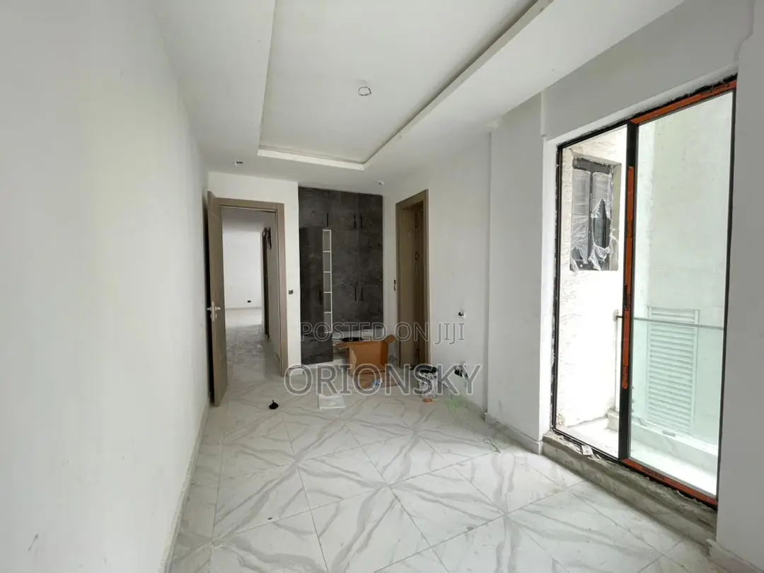 2bdrm Apartment in Freedom Way, Lekki Phase 1 for sale