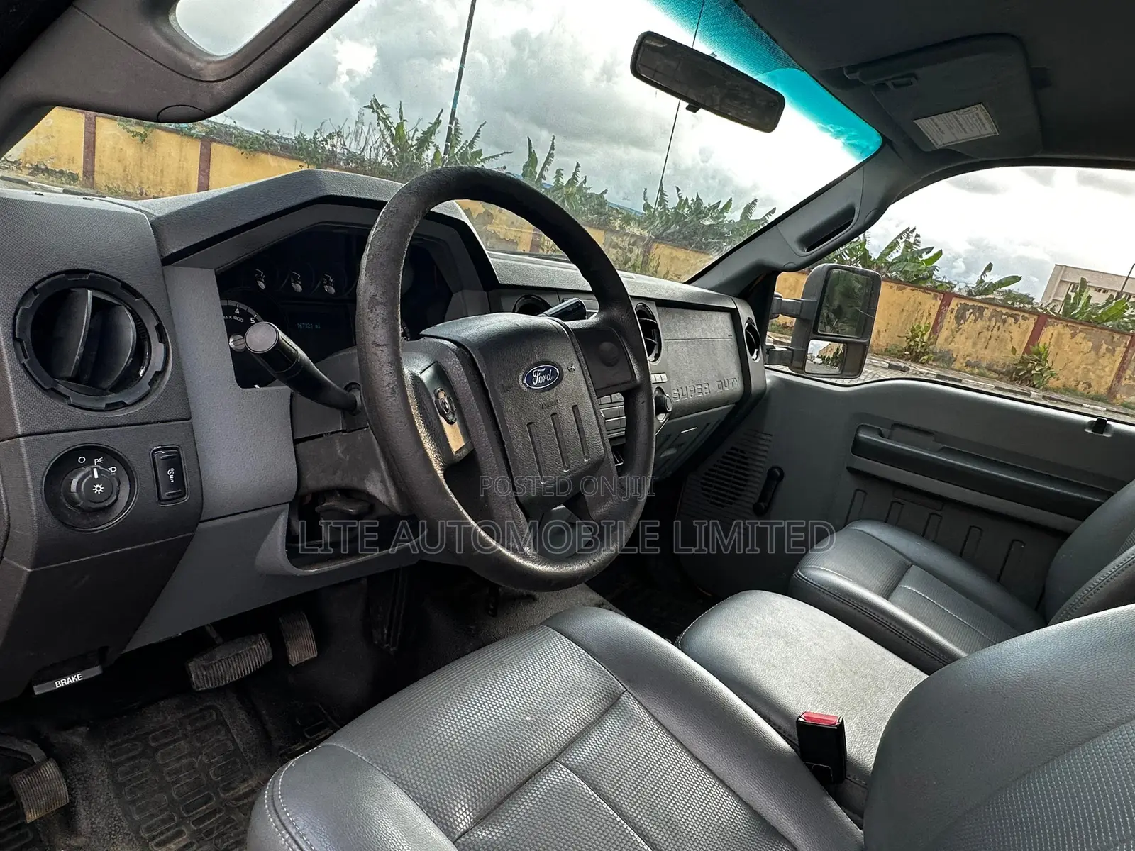 Ford F-250 XLT 2011 Yellow