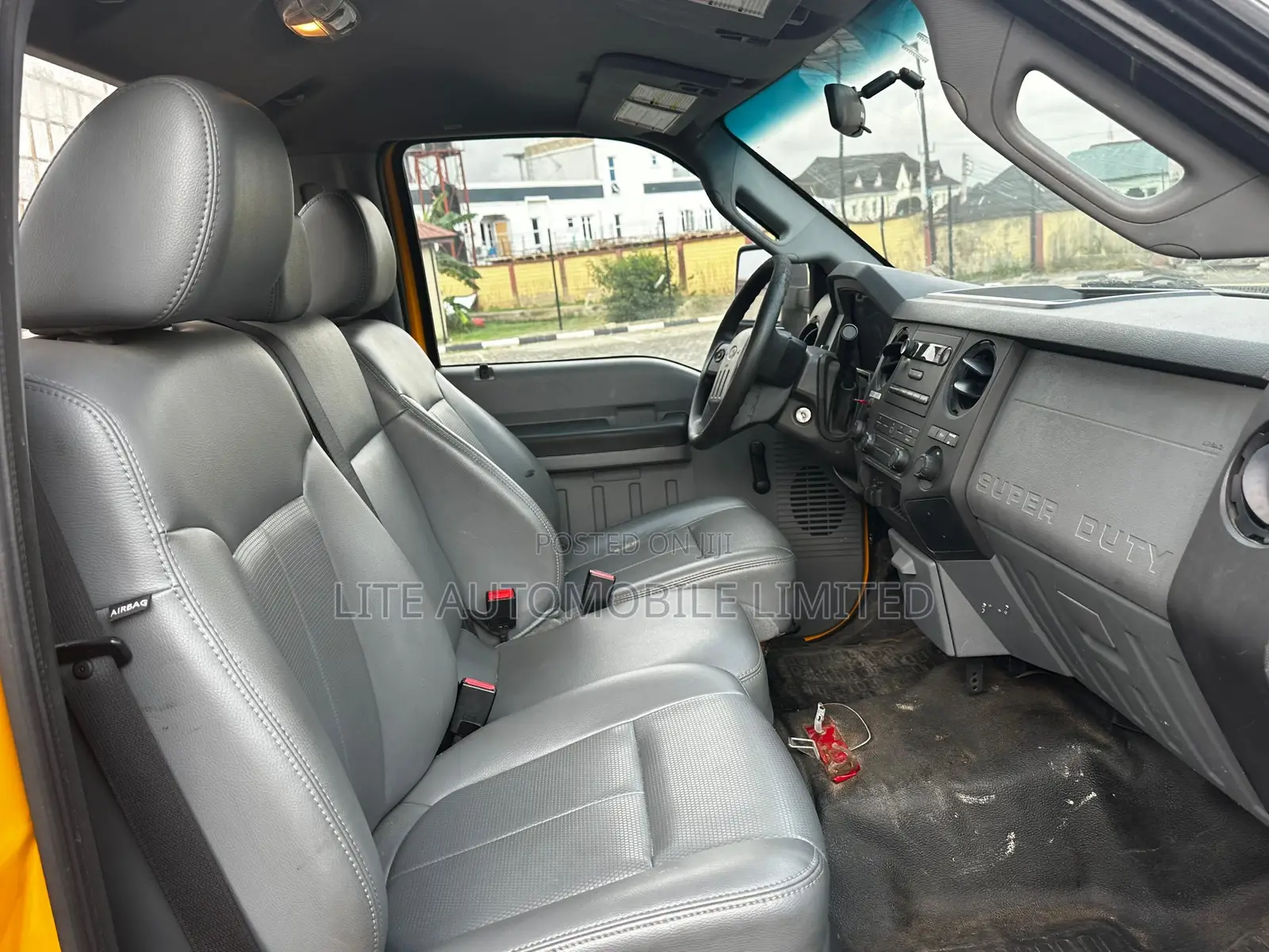 Ford F-250 XLT 2011 Yellow