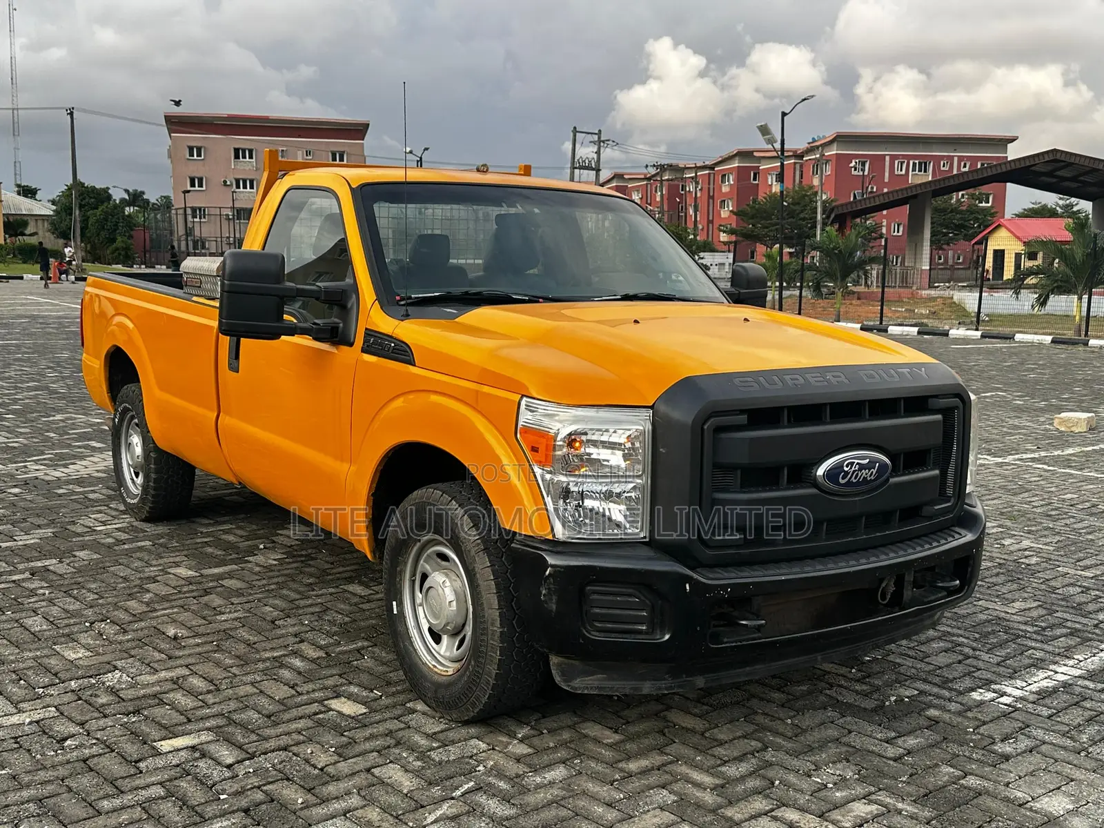 Ford F-250 XLT 2011 Yellow