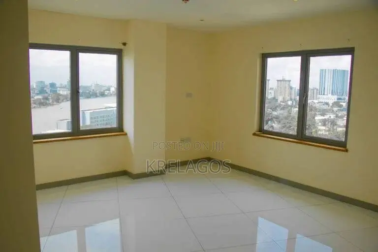 4bdrm Penthouse in Kofo Abayomi for rent